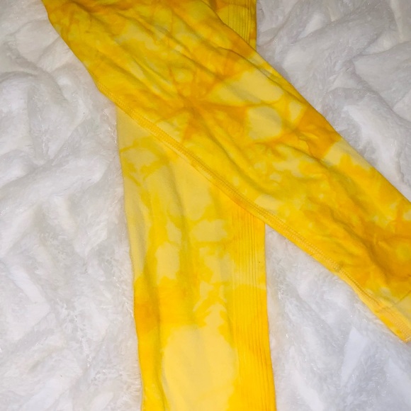 ✨✨2 FOR 15$✨✨Yellow Ty-Die legging - Picture 2 of 3